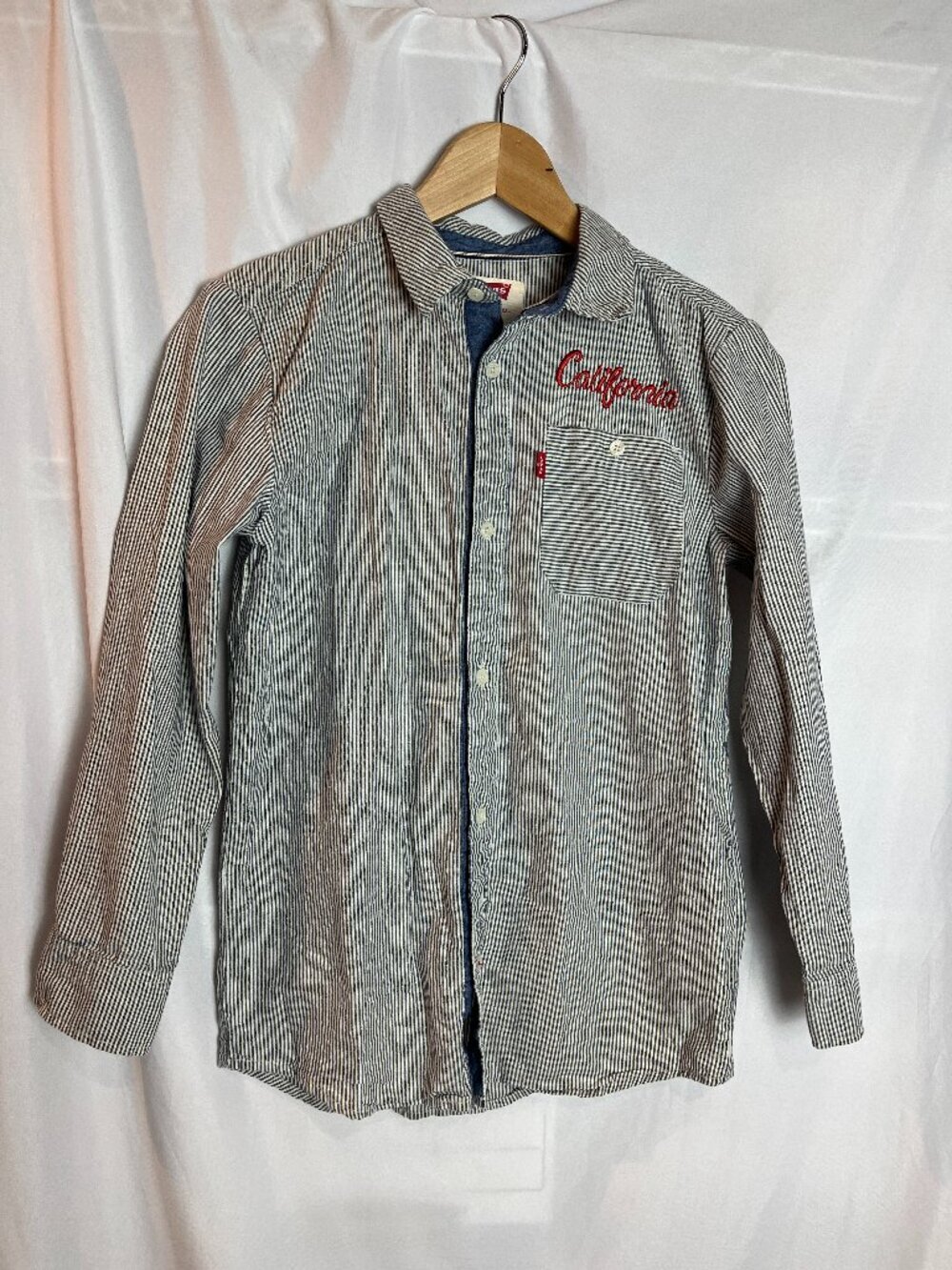 Women's Levi's California long sleeve shirt, size 10-12 youth or XS Adult